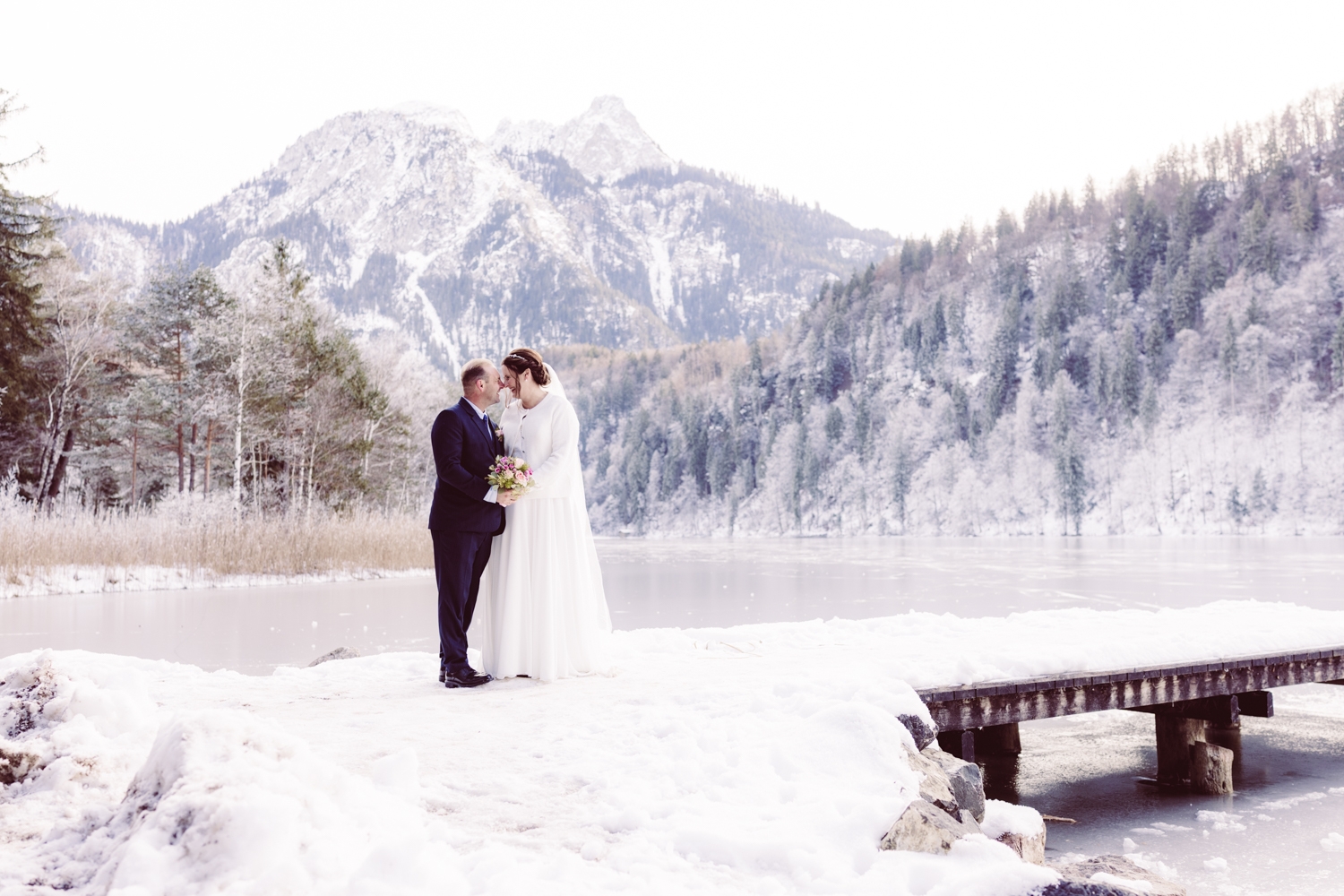 Fotografin_Intime_Winterhochzeit_Allgäu-64