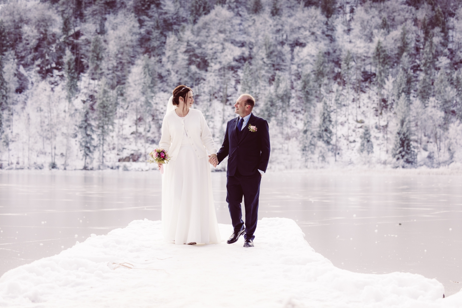 Fotografin_Intime_Winterhochzeit_Allgäu-71