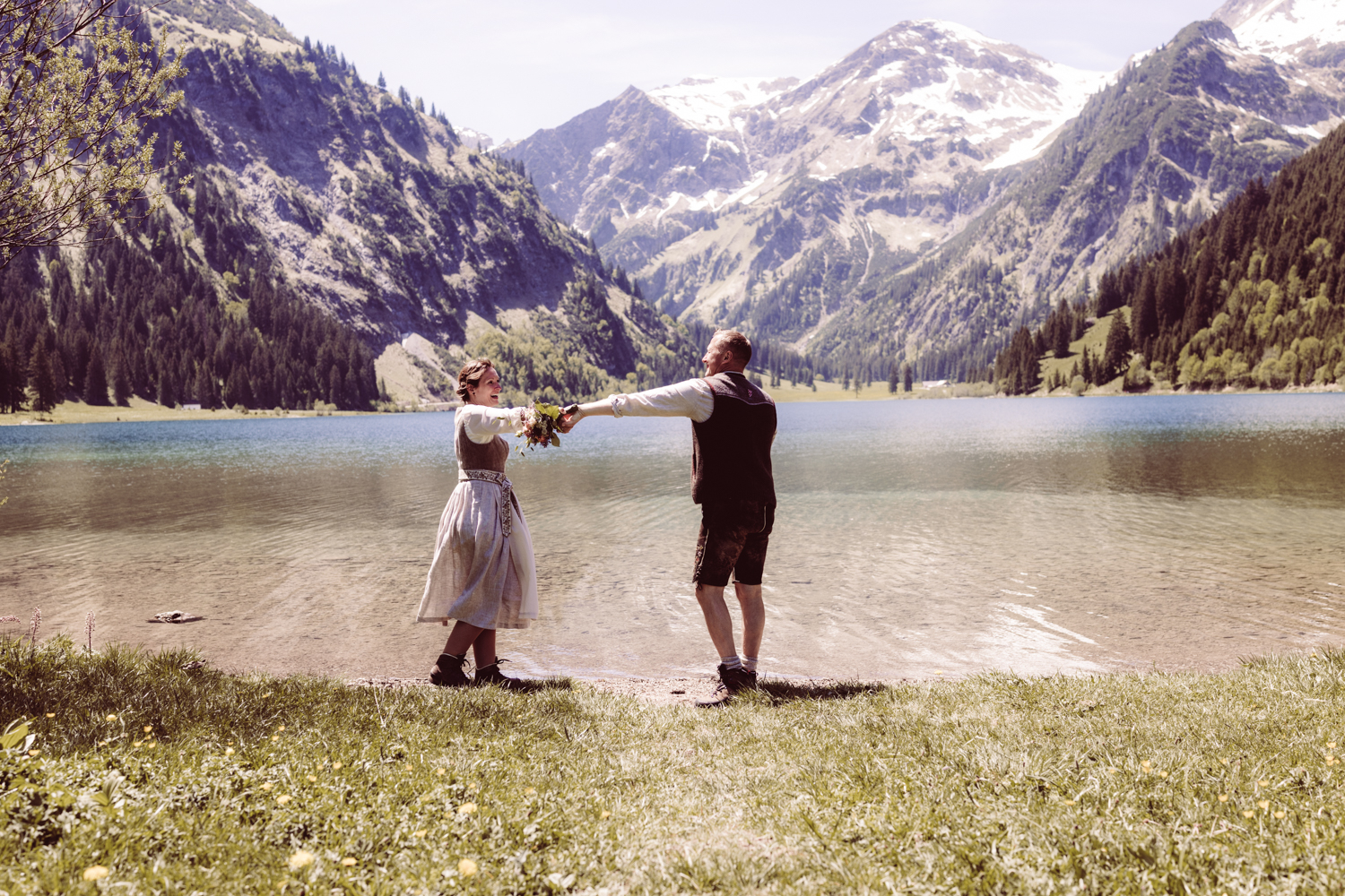 Hochzeitsfotografin_Vilsalpsee_Elopement_Tannheim-76