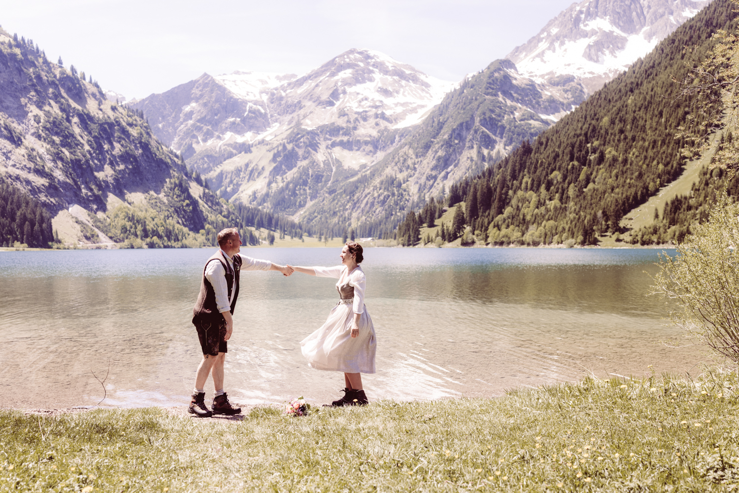 Hochzeitsfotografin_Vilsalpsee_Elopement_Tannheim-77