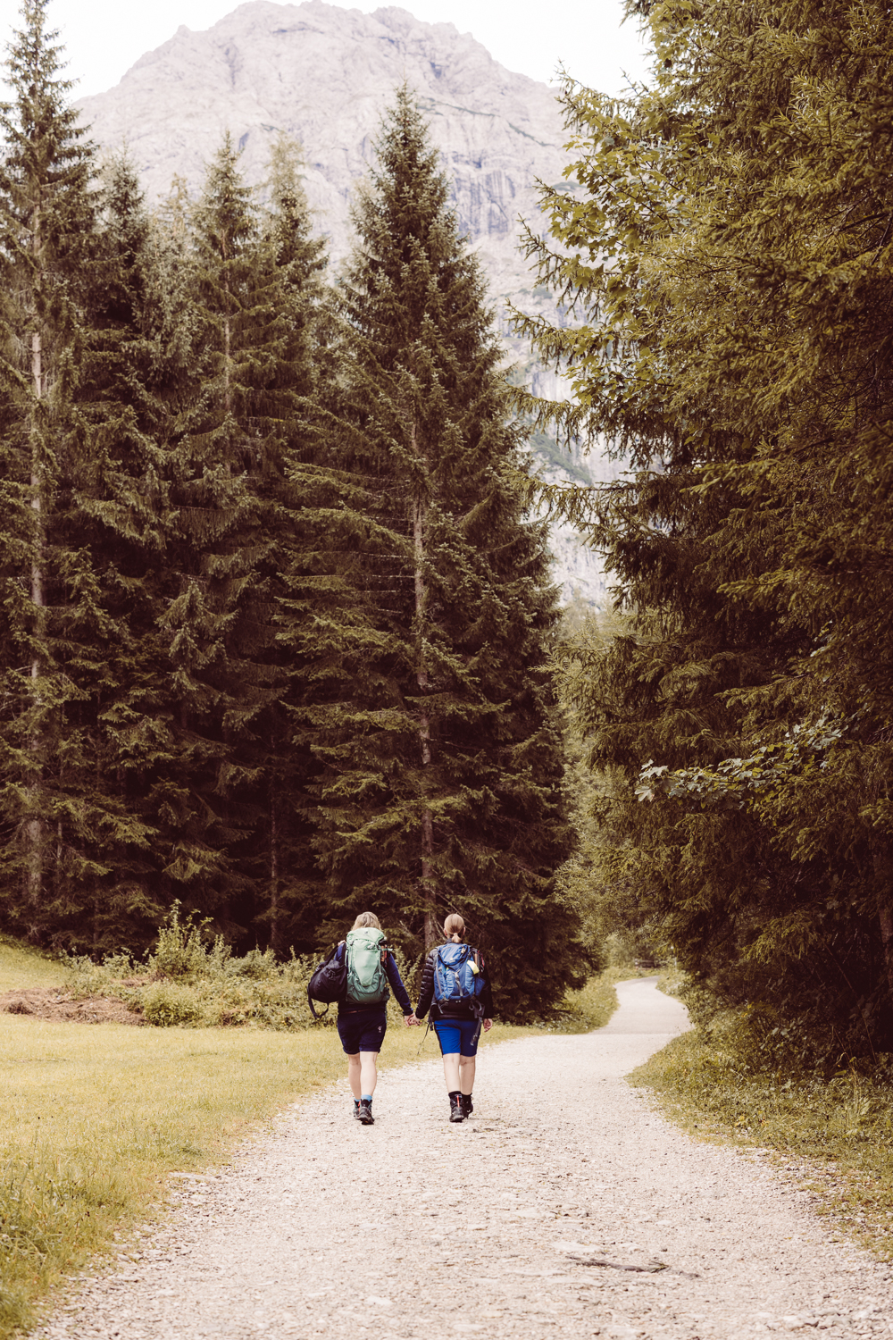 Wanderhochzeit_zu-zweit_Fotografin_Berg-Elopement_Österreich-7