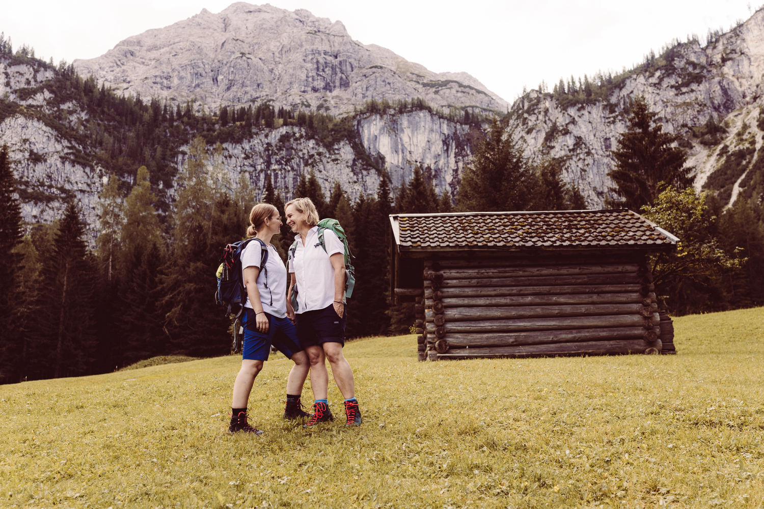 Wanderhochzeit_zu-zweit_Fotografin_Berg-Elopement_Österreich-79